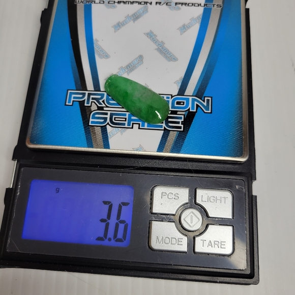 Natural untreated translucent grade A green jade pendant necklace - Picture 8 of 8